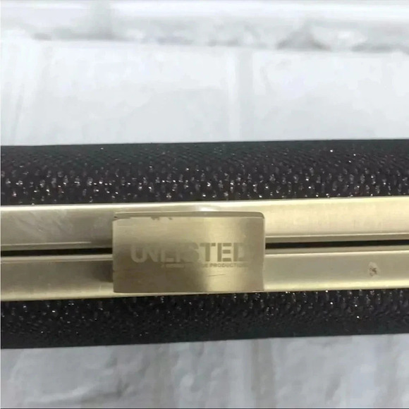 UNLISTED BLACK AND GOLD GLITTER OVAL CLUTCH WITH DETACHABLE CHAIN 8.5” x 3.5” - Picture 3 of 8